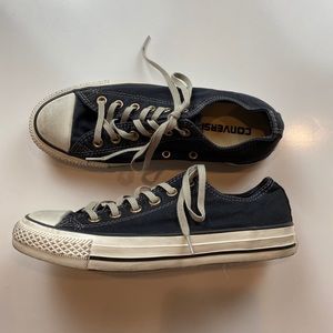 Navy Blue Low top Converse